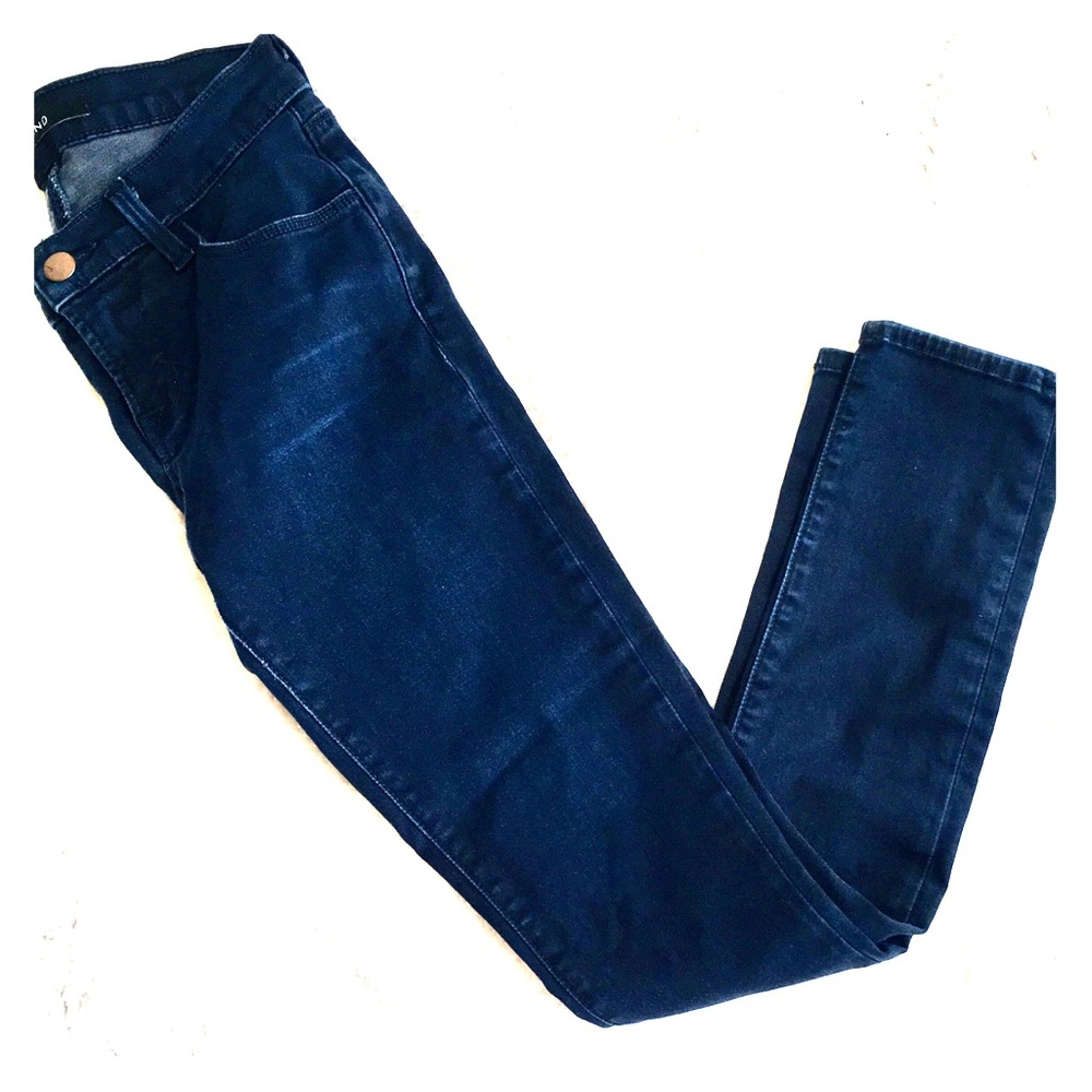 Like new🌼Jbrand dark denim jeans size 24
